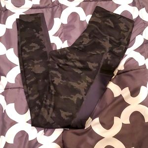 Powerhold By Fabletics Camo Small Full length
